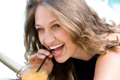 laterna_vrouw_met_drankje