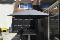 horecaparasol P6 duo taupe zijzicht